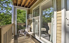Lake Getaway Walk Across Street To Private Beach!